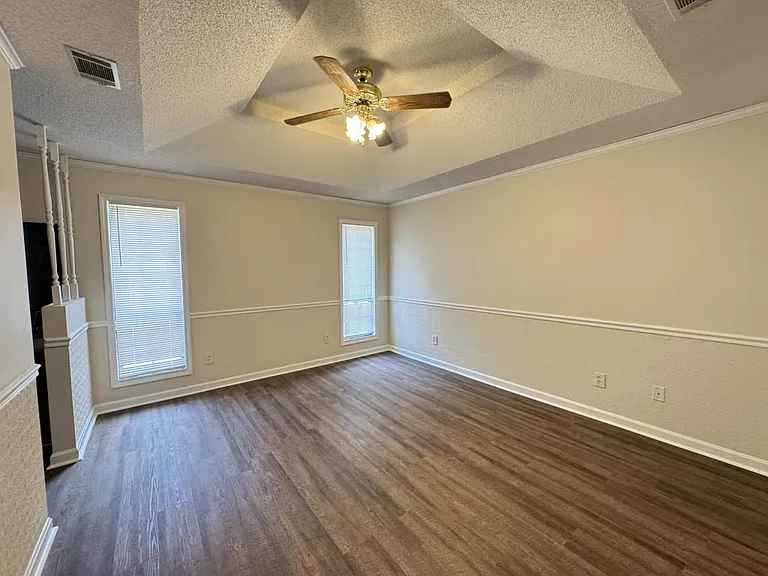 327 Bonnie Dr — Photo 6