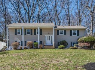 41 Tarn Dr, Morris Plains, NJ 07950