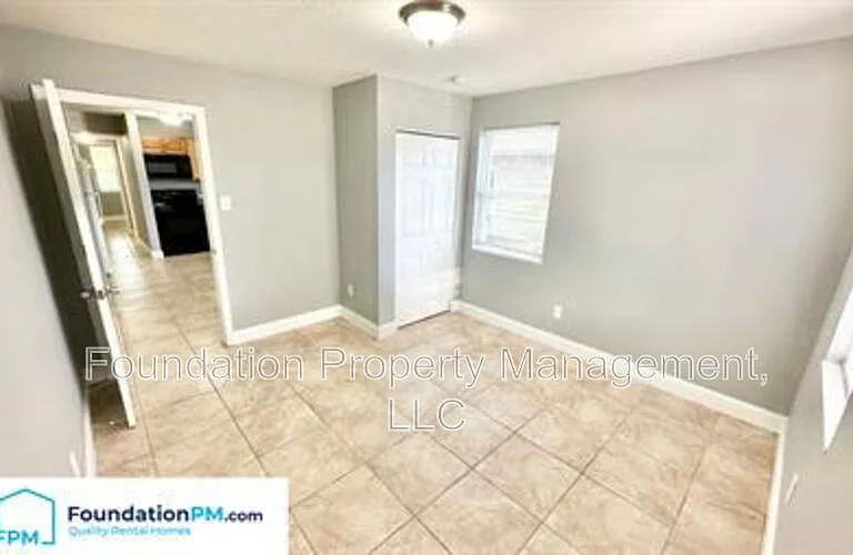 1165 Krayer St #3 — Photo 4