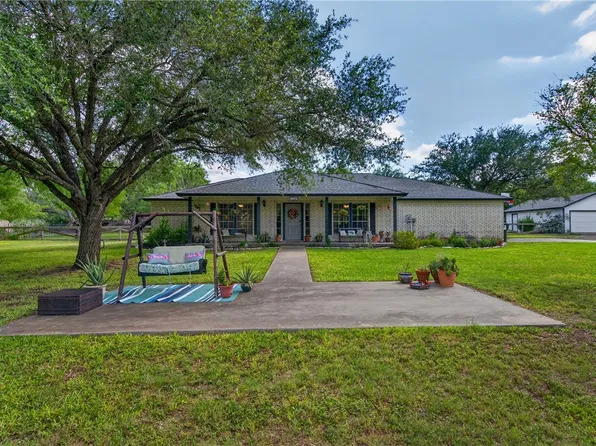 5729 Santa Clara Dr, Robstown, TX 78380