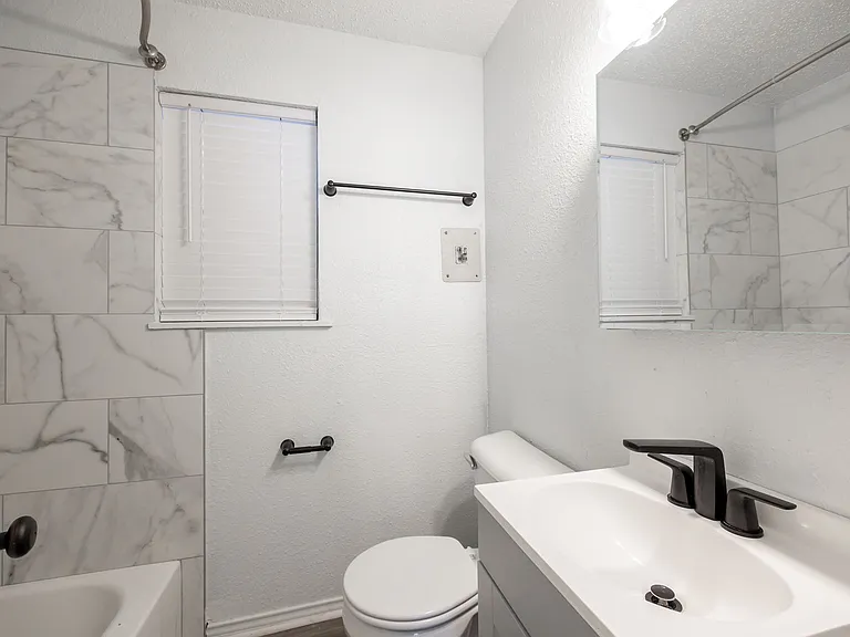 130 NW 17th St #D — Photo 20