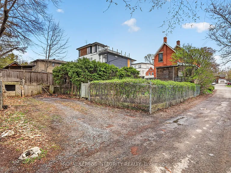 56 Grosvenor Ave — Photo 45