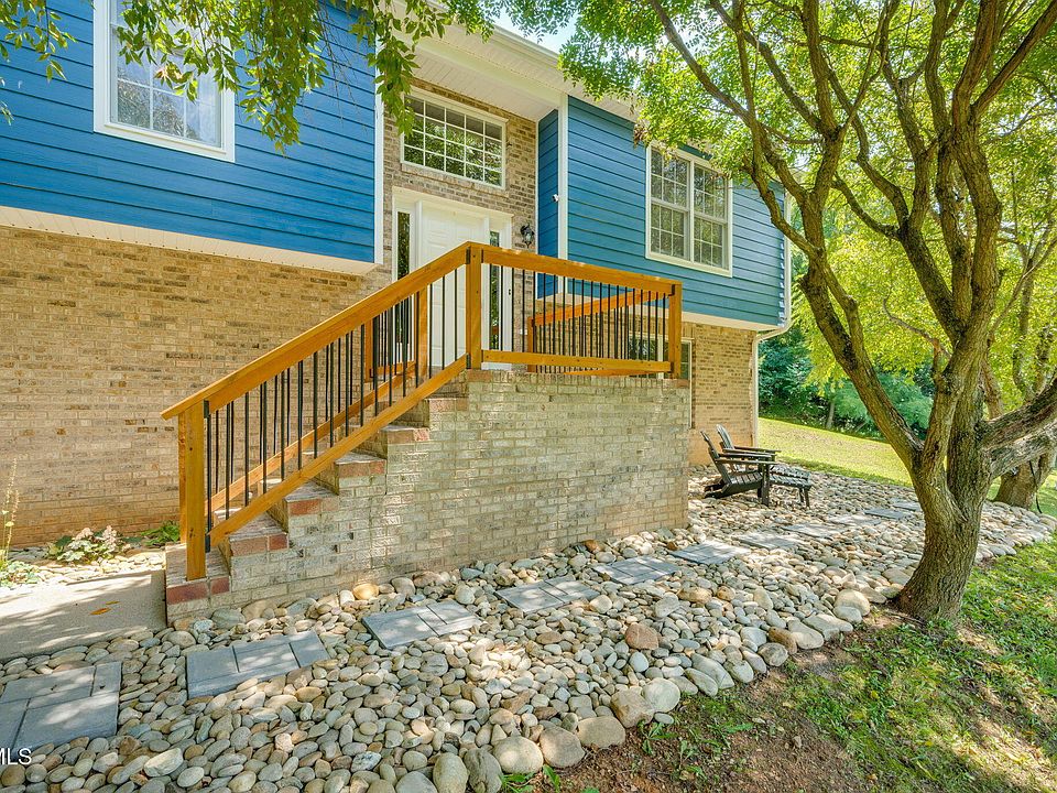 1st image of 2937 Forest View Rd