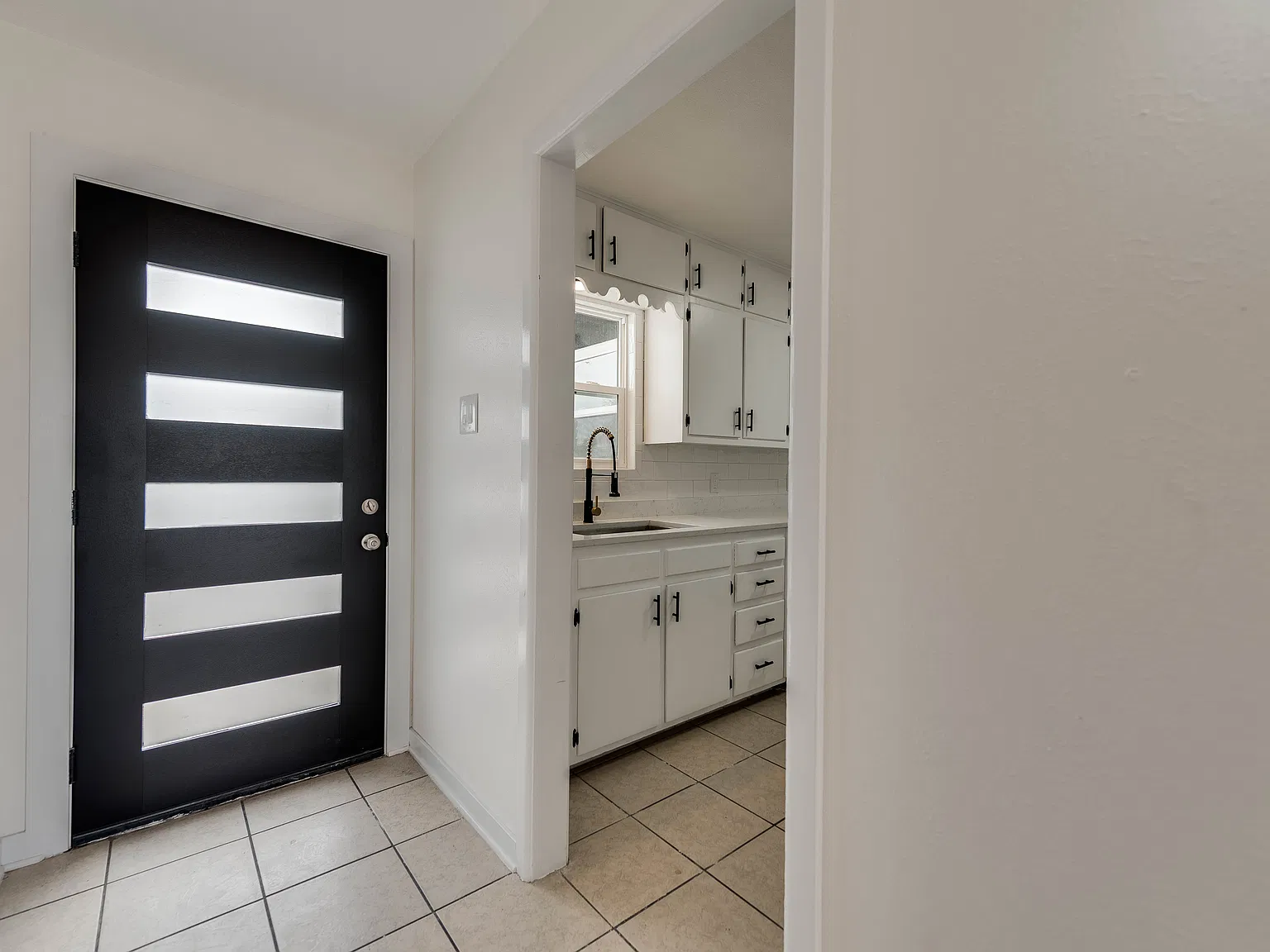 3 bed, 1717 sqft, $2,300 — Photo 3