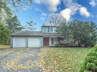 1 Pheasant Ridge Dr, Loudonville, NY 12211