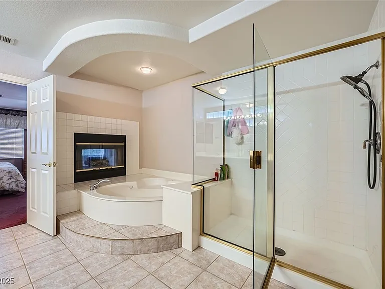 8748 Castle Hill Ave — Photo 18