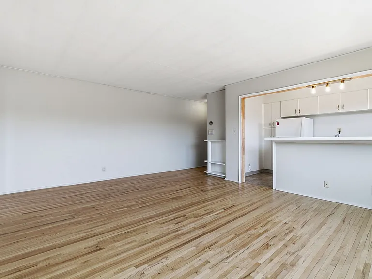 Step into the modern elegance of Central Lakes of Uptown. With spacious living areas and stunning finishes, this property offers the perfect blend of comfort and style. Don't miss out on your ideal homeAaaschedule a tour today!