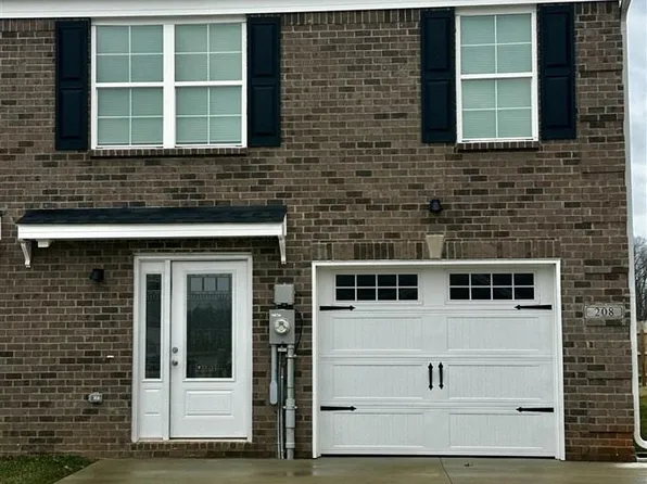 200 Dixon Cir, Vine Grove, KY 40175