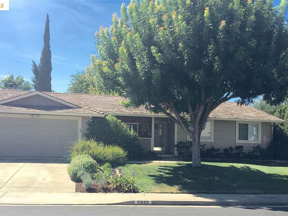 1st image of 2033 Oakridge Ln