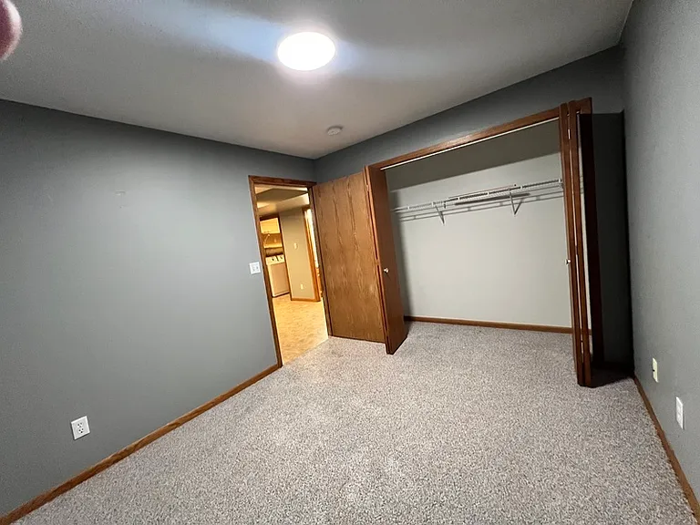 413 W Zeller St — Photo 10