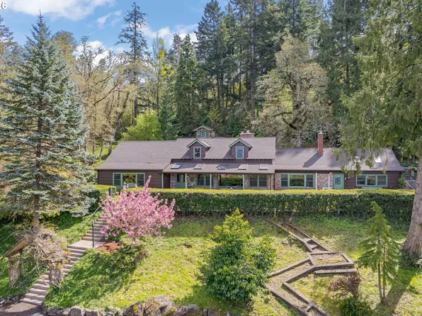 42 Ridgewood Dr, Eugene, OR 97405