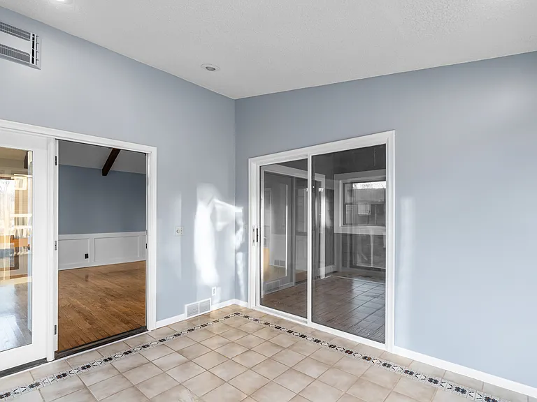 15111 Farnam Cir — Photo 12