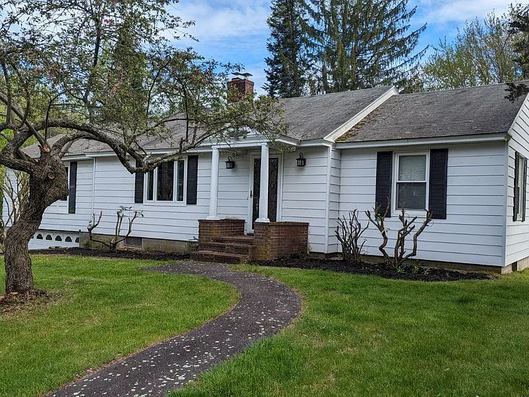 7 Rosewood Ave — Photo 1
