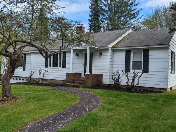 7 Rosewood Ave, Ayer, MA 01432