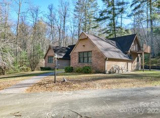 135 Oak Briar Dr, Hendersonville, NC 28739