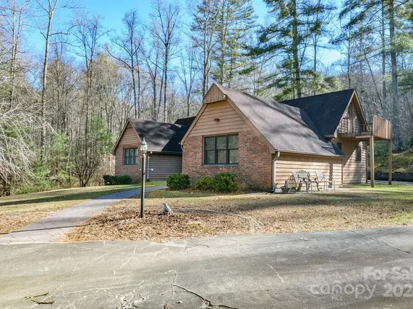 135 Oak Briar Dr, Hendersonville, NC 28739