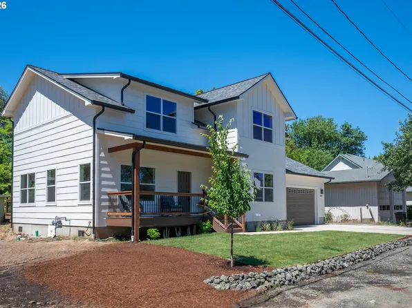 1306 NW Whipple Ave, Roseburg, OR 97471