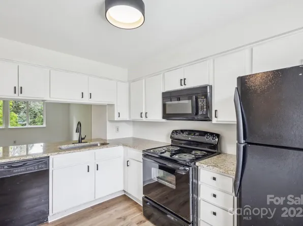 9424 Lexington Cir APT F, Charlotte, NC 28213