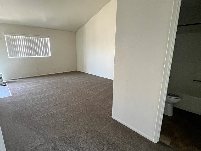1959 Chestnut Ave #302 — Photo 23