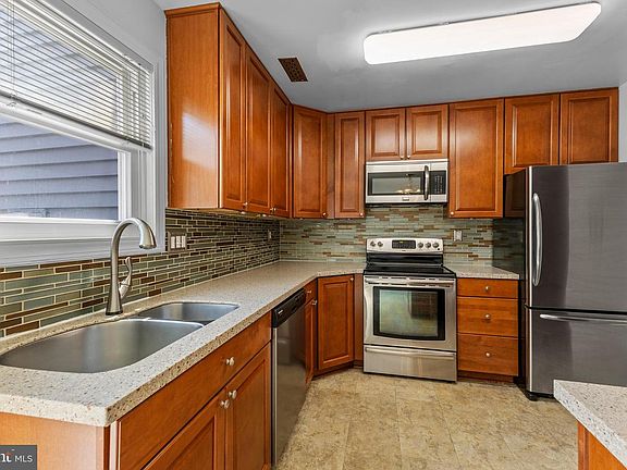 2nd image of 332 Woodside Pl