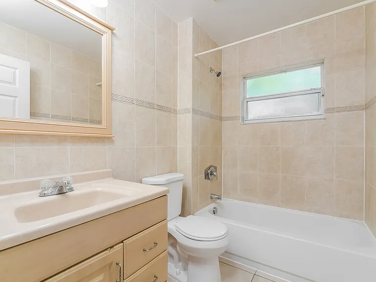213 Owenshire Cir — Photo 12