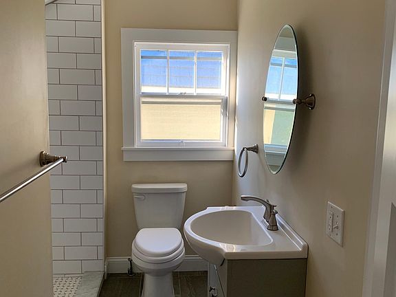 2nd image of 261 S Winooski Ave #2