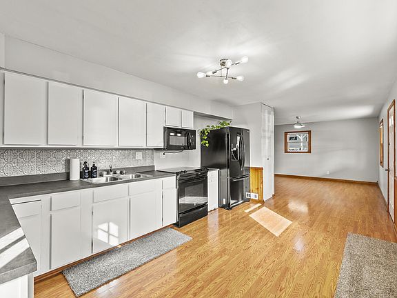 5th image of 69 Saratoga Dr