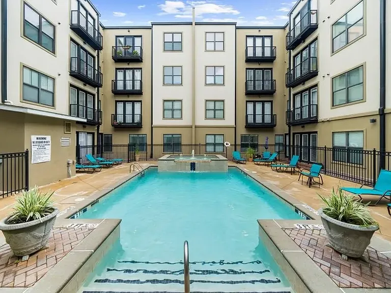 5300 Peachtree Rd #3202 — Photo 2