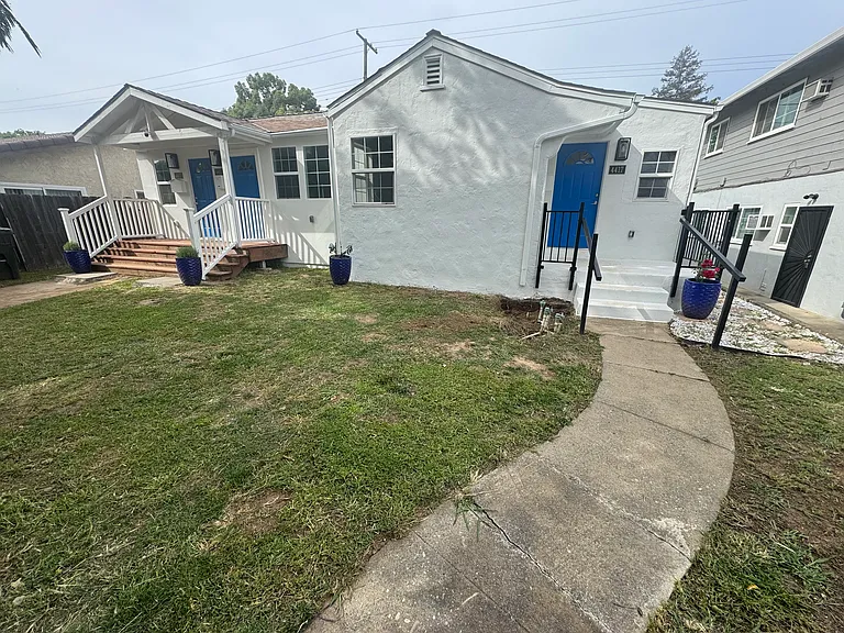4415 V St — Photo 2