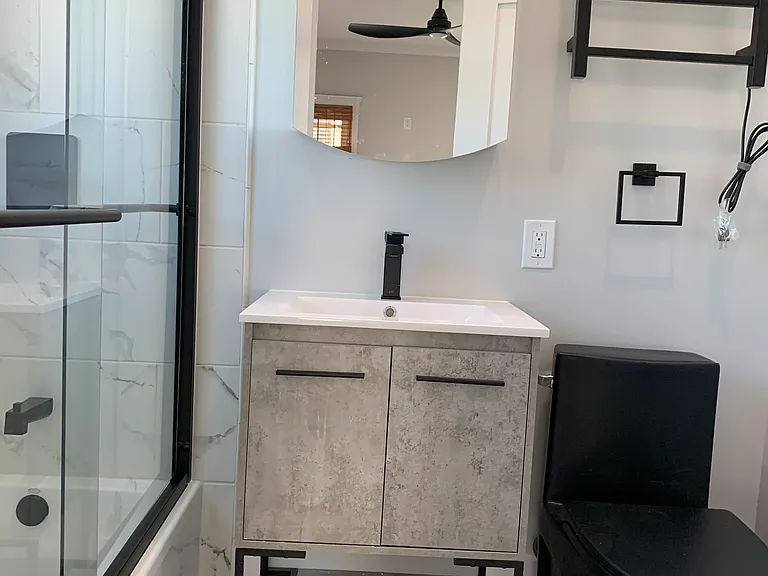 55 Roswell Ave #9 — Photo 28