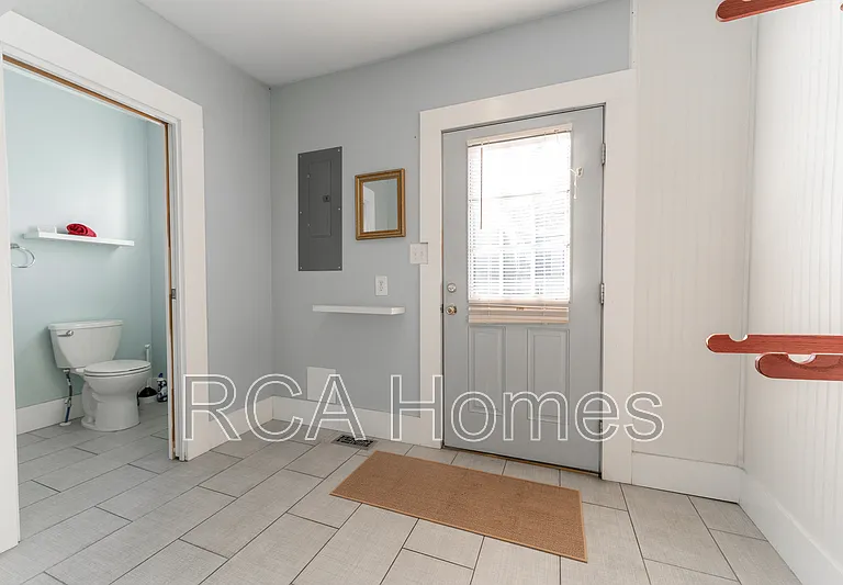 1037 E Tabor St — Photo 8
