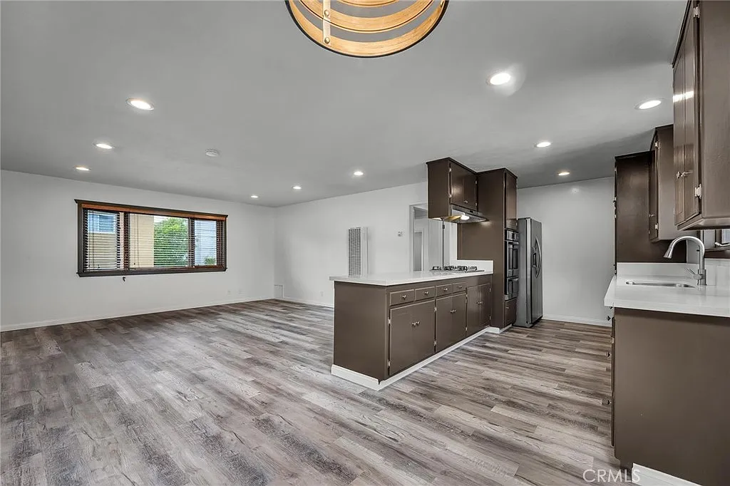 2 bed, 1050 sqft, $3,500 — Photo 4