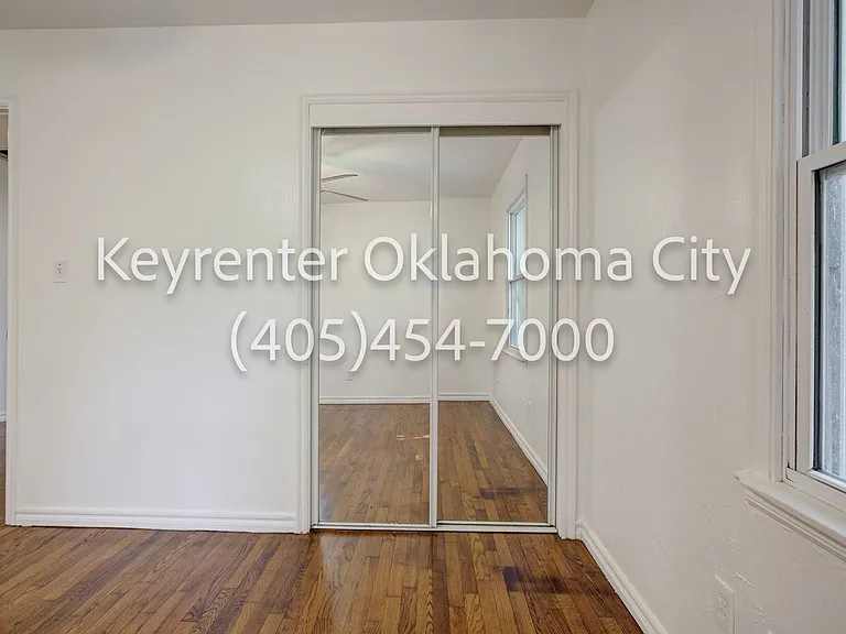 1520 Rowena Ln — Photo 23