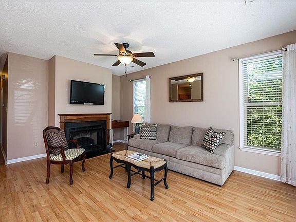 3rd image of 89 Stone Hill Ct