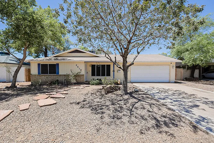 2812 S Cottonwood Dr — Photo 2