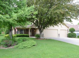 9023 Nantwick Rdg, Minneapolis, MN 55443