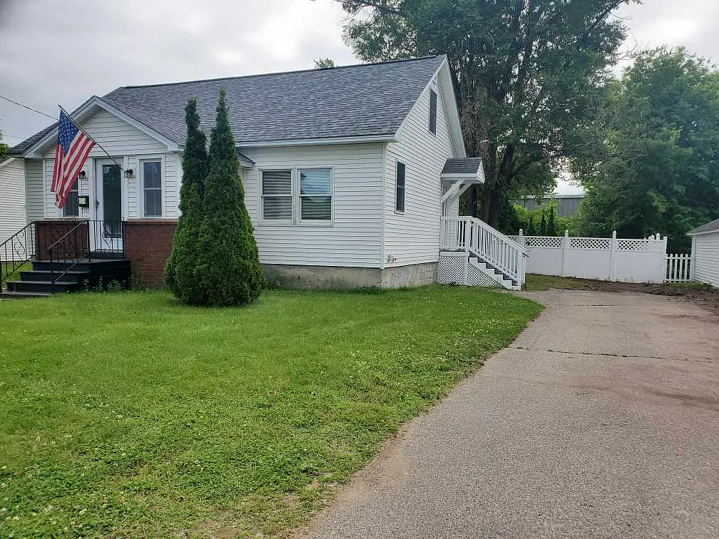 3 bed, $3,000 — Photo 1