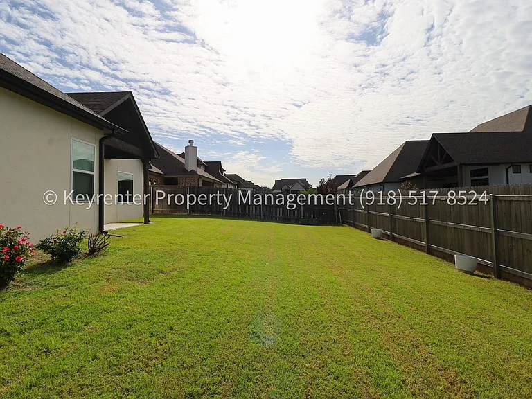 3809 W Union St — Photo 57