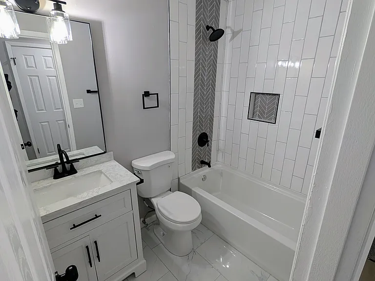 7718 Kenwood Ave — Photo 16
