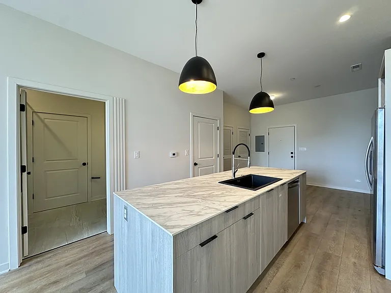 6340 W Belmont Ave #302 — Photo 5