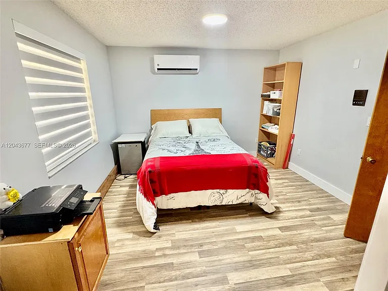 18701 Wentworth Dr — Photo 9