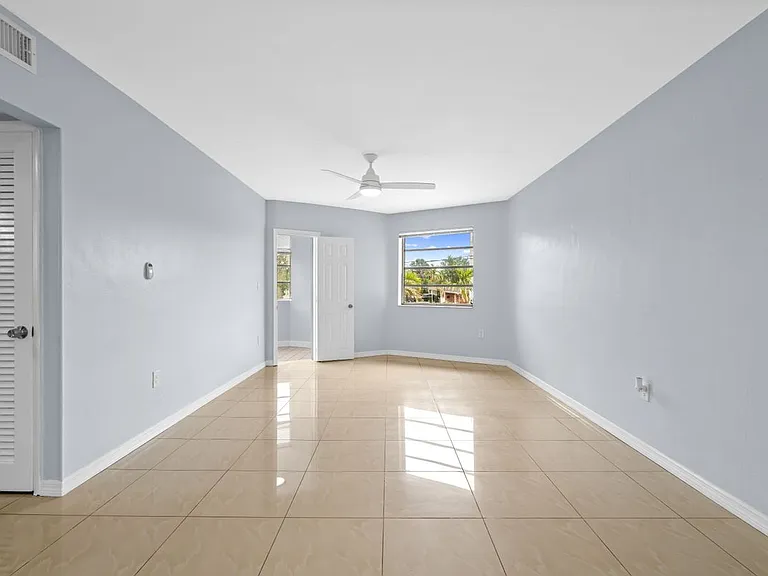 18638 NE 18th Ave #244 — Photo 7