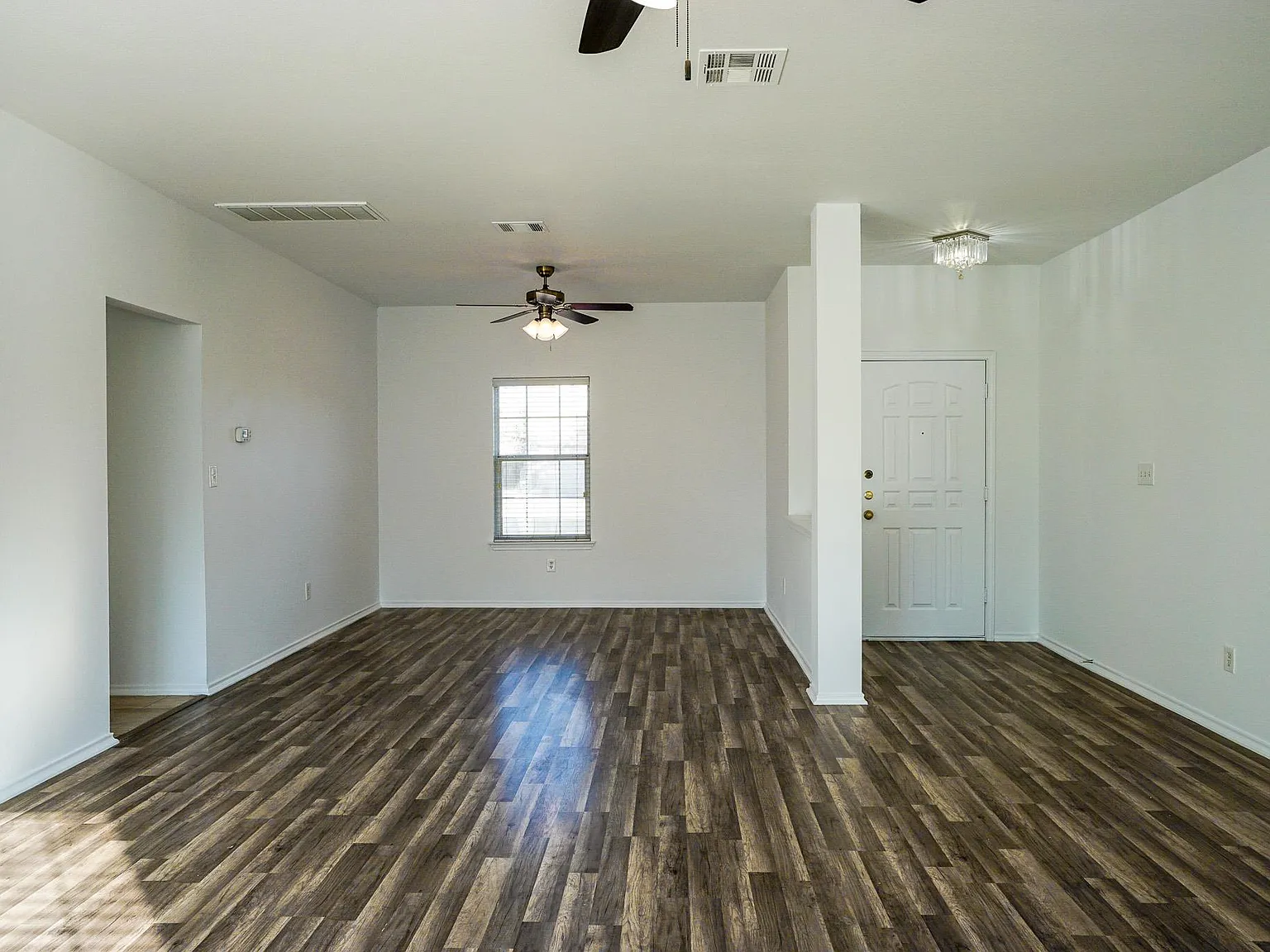 3 bed, 2.5 bath, 2389 sqft, $2,250 — Photo 4