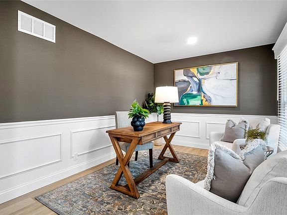 4th image of 390 Madewood Ln