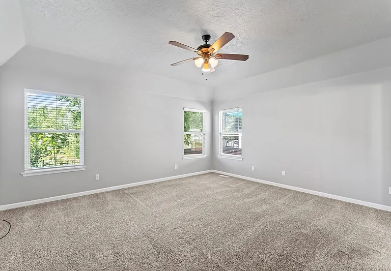 552 E Whitney Ct — Photo 18