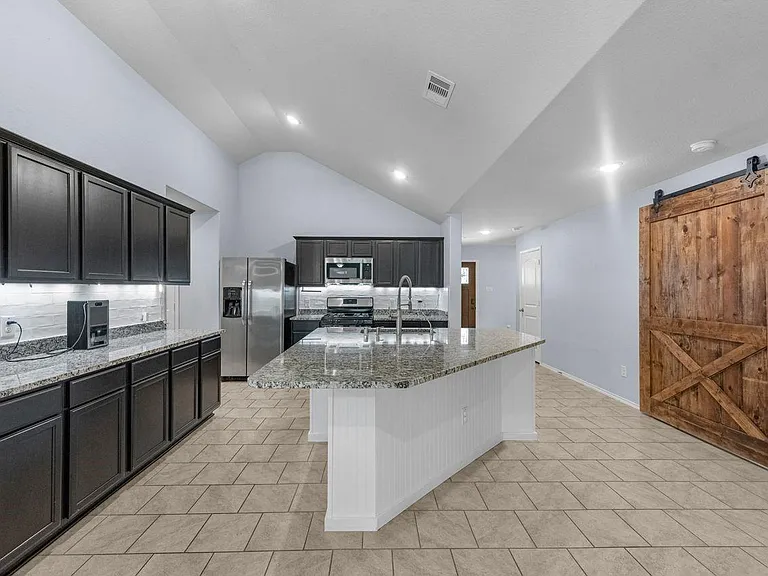 9415 Paloma Creek Dr — Photo 2
