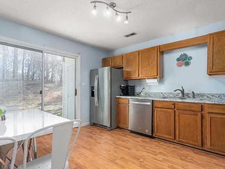 1112 Trinity St #202 — Photo 5