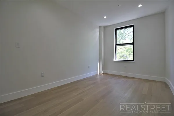 Rented by Real Street Inc | media 5