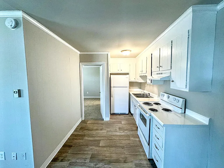 Huntwood Apartments — Photo 14