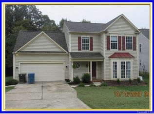1226 Country Place Dr, Matthews, NC 28105